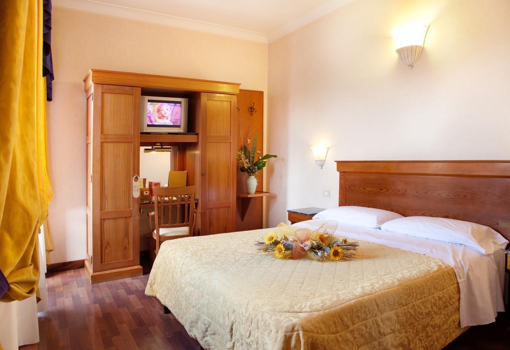 Hotel Porta Faenza Флоренция Экстерьер фото